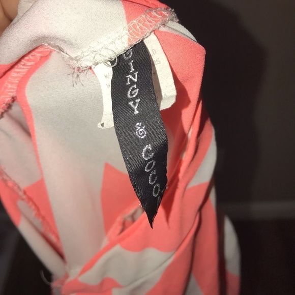 Gingy & Cocoa M neon coral and white chevron 3/4 sleeve flowy top - Picture 3 of 6